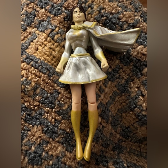Infinite Heroes Mary Marvel Batson Shazam DC Comics Hero Doll Figure Jointed HTF - Picture 3 of 5